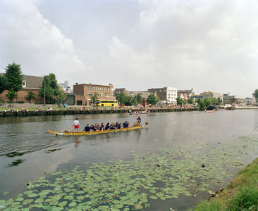 103535 Afbeelding van de Drakenbootraces op het Merwedekanaal te Utrecht, tijdens de manifestaties Utrecht Waterhart ...